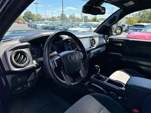 Used 2023 Toyota Tacoma TRD Sport image 10