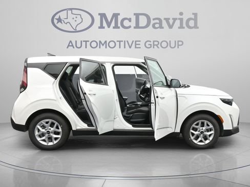Used 2025 Kia Soul LX FWD image 41