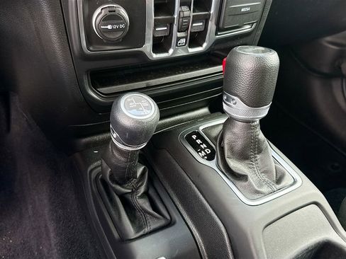 Used 2023 Jeep Wrangler Unlimited image 17