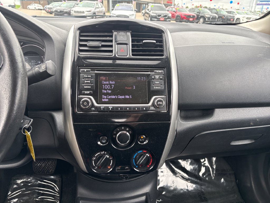 Used 2016 Nissan Versa Note SV FWD image 14