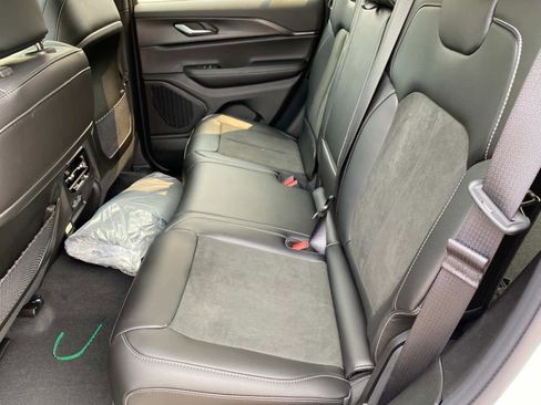 New 2025 Jeep Grand Cherokee Altitude image 7