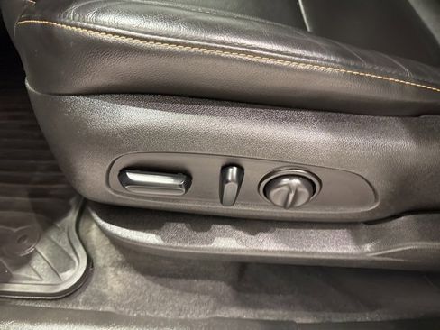 Used 2019 Chevrolet Traverse RS image 19