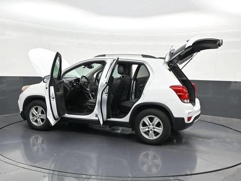Used 2020 Chevrolet Trax LT w/ LT Convenience Package FWD image 34