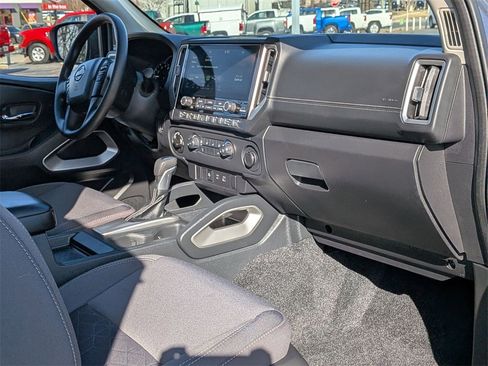Used 2025 Nissan Frontier SV image 21