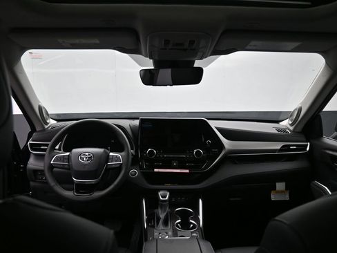 Certified 2026 Toyota Highlander Limited AWD/4WD image 29