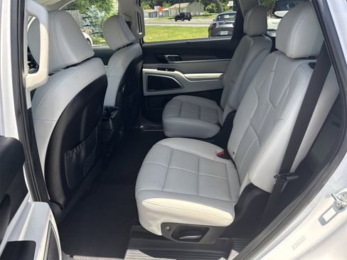 Used 2022 Kia Telluride EX w/ EX Premium Package image 10