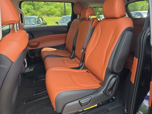 New 2026 Kia Carnival EX FWD image 6