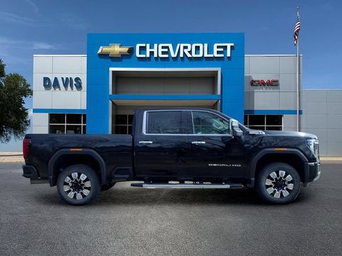 Used 2025 GMC Sierra 3500 Denali w/ Technology Package AWD/4WD image 2