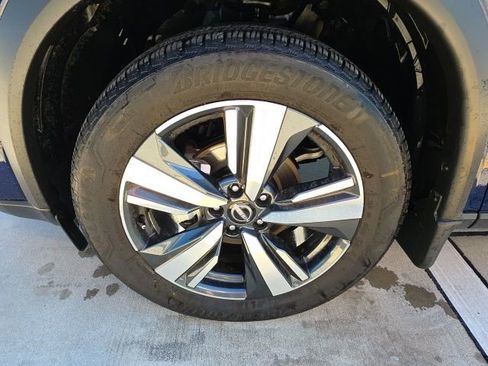 Used 2024 Nissan Rogue SL w/ SL Premium Package image 10