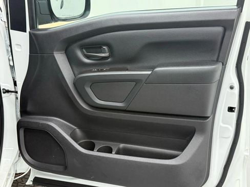 Used 2020 Nissan Titan S image 18