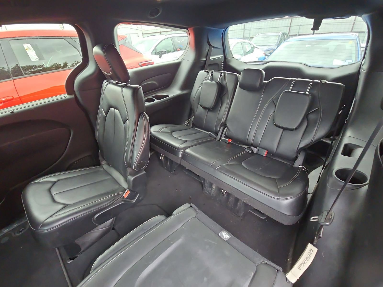 Used 2025 Chrysler Pacifica Select FWD image 12