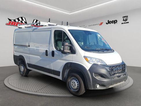 Used 2025 RAM ProMaster 2500 w/ Safety Group FWD image 8