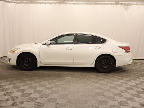 Used 2015 Nissan Altima 2.5 S w/ Power Driver Seat Package FWD image 2