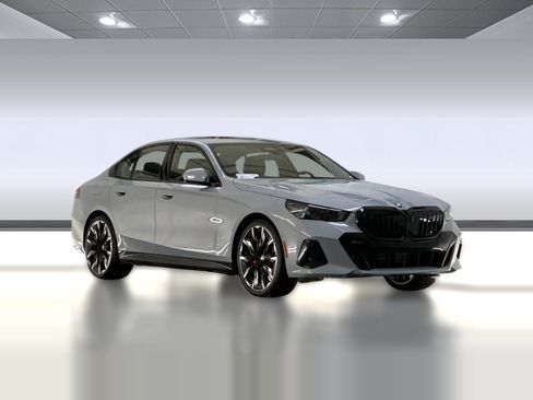 Used 2026 BMW 530i w/ M Sport Package RWD image 6