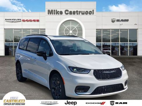 New 2026 Chrysler Pacifica Limited w/ S Appearance Package image 1