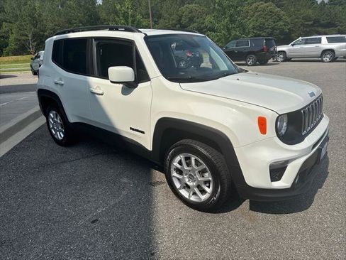 Used 2020 Jeep Renegade Latitude w/ Cold Weather Group AWD/4WD image 3