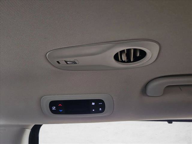 Used 2023 Chrysler Pacifica Touring-L FWD image 16
