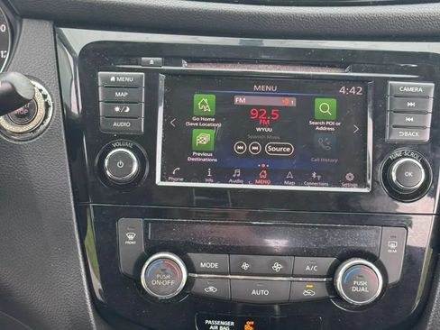 Used 2018 Nissan Rogue SV w/ Premium Package FWD image 24
