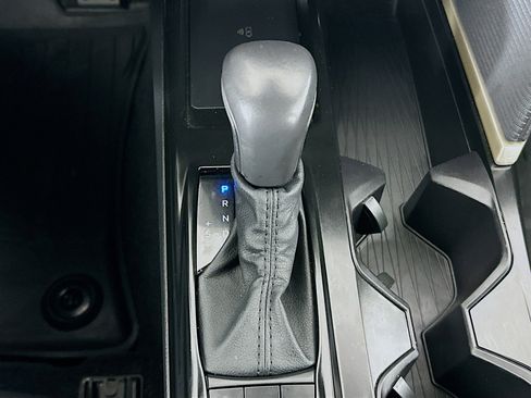 Used 2025 Toyota Camry SE image 23