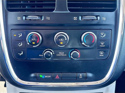 Used 2016 Dodge Grand Caravan SXT image 15