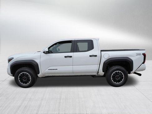 Certified 2025 Toyota Tacoma TRD Off-Road image 5