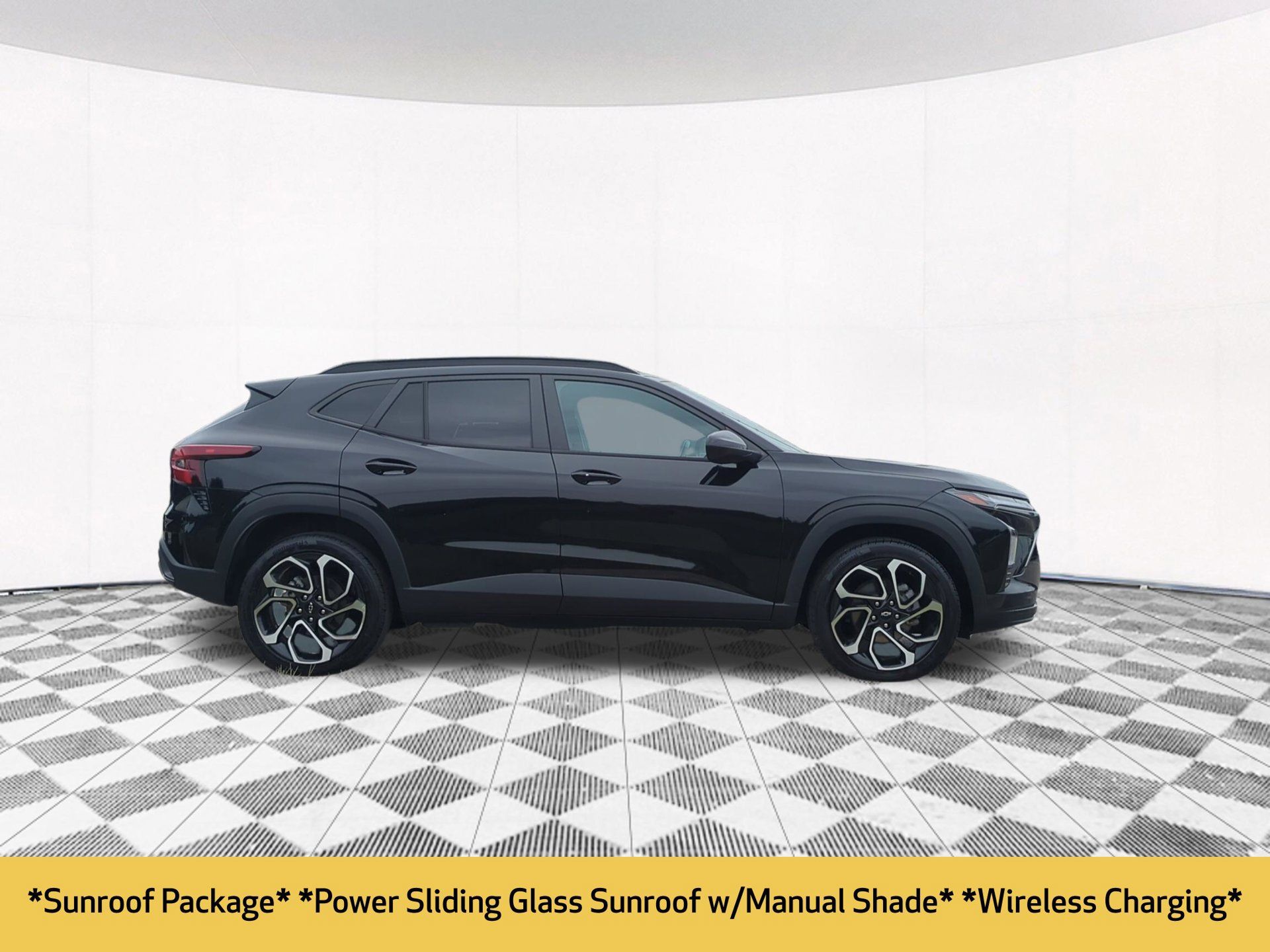Used 2024 Chevrolet Trax RS w/ Sunroof Package FWD image 7