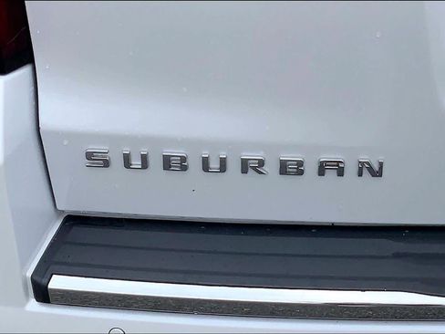 Used 2017 Chevrolet Suburban Premier RWD image 31