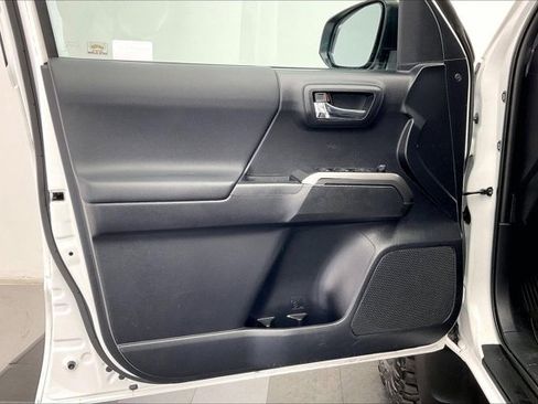 Used 2020 Toyota Tacoma TRD Off-Road image 25