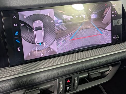 Certified 2024 Porsche Cayenne AWD/4WD image 29