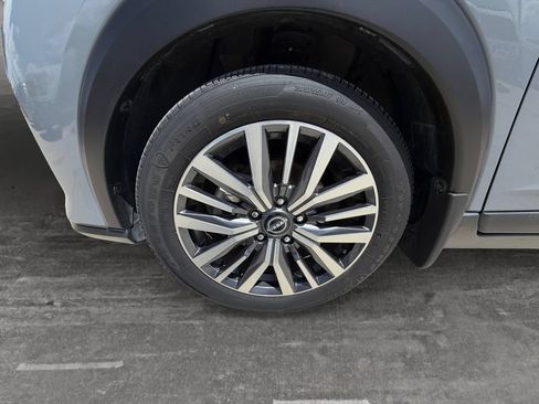 Used 2023 Nissan Kicks SR w/ SR Premium Package FWD image 9