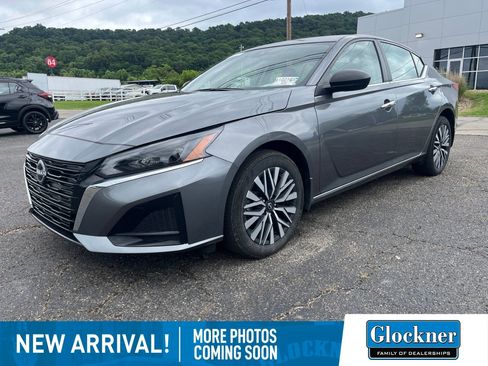 Used 2024 Nissan Altima 2.5 SV AWD/4WD image 1