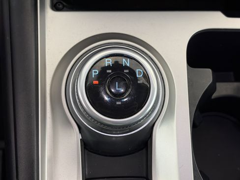 Used 2021 Ford Explorer XLT image 27