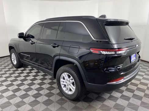 Used 2024 Jeep Grand Cherokee Laredo w/ Luxury Tech Group I AWD/4WD image 9