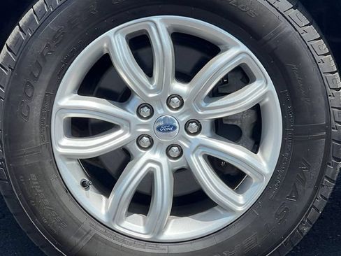 Used 2021 Ford Explorer 4WD image 7