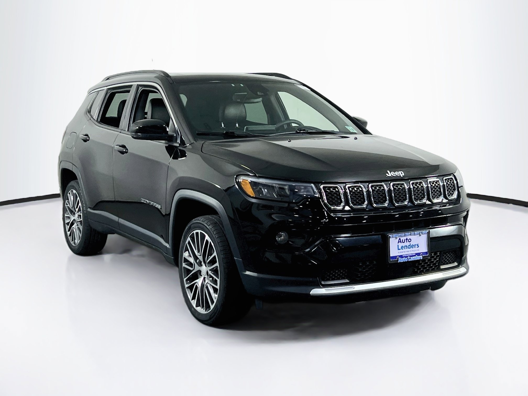 Used 2023 Jeep Compass Limited w/ Elite Group AWD/4WD image 3