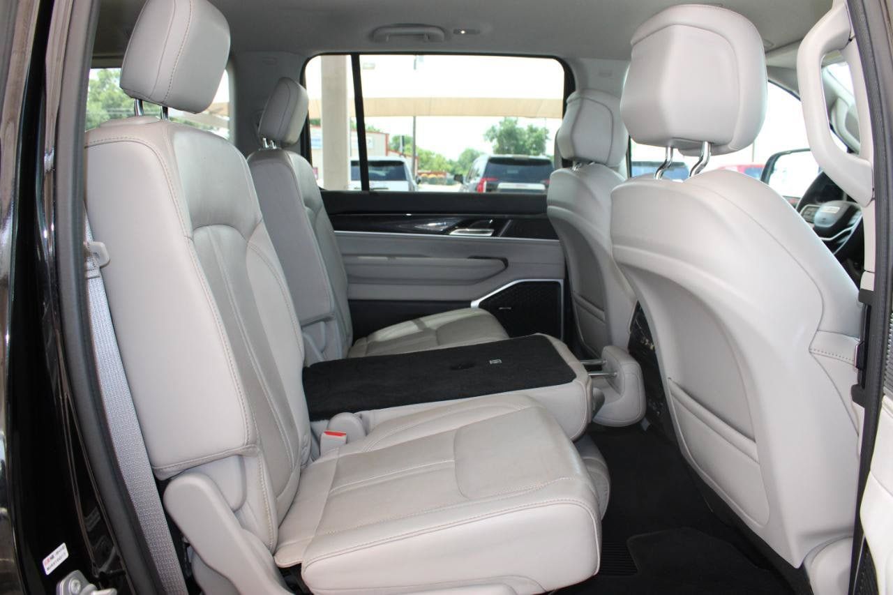 Used 2022 Jeep Wagoneer Series I AWD/4WD image 17