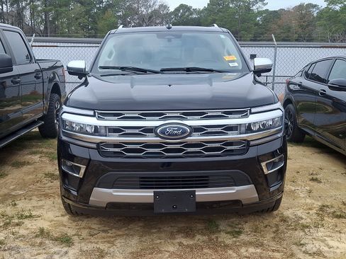 Used 2023 Ford Expedition Platinum image 2