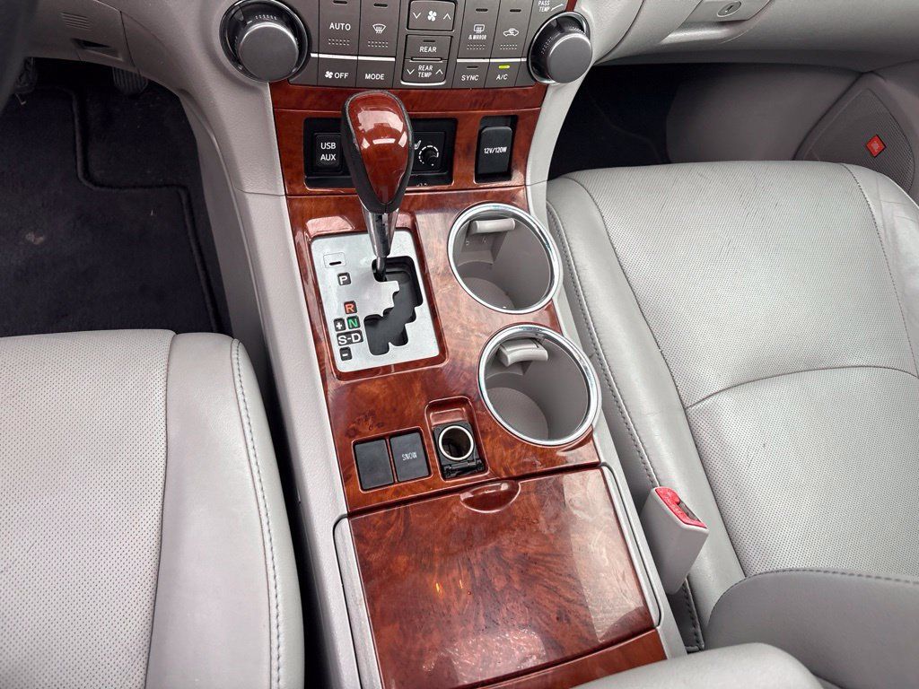 Used 2013 Toyota Highlander Limited FWD image 16