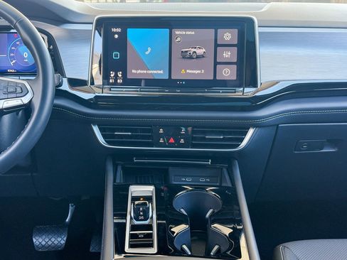 Used 2025 Volkswagen Atlas Cross Sport SE w/ Panoramic Sunroof Package FWD image 26