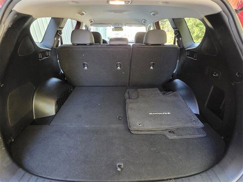 Used 2019 Hyundai Santa Fe SE image 13