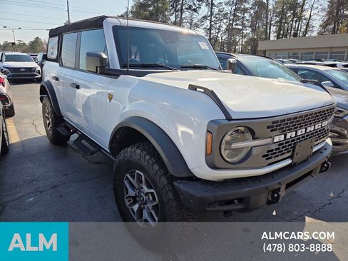 Used 2024 Ford Bronco Badlands image 9