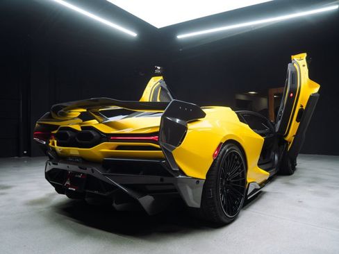 Used 2024 Lamborghini Revuelto AWD/4WD image 20