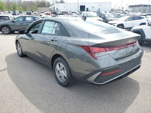 New 2026 Hyundai Elantra SE FWD image 3