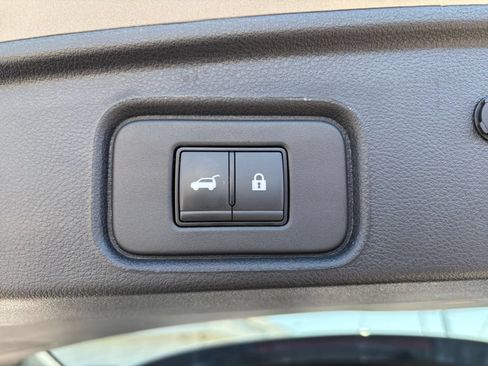 Used 2025 Nissan Pathfinder SV AWD/4WD image 23