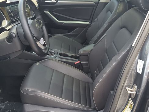 Used 2022 Volkswagen Jetta SE FWD image 16