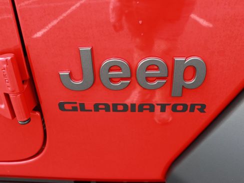 Used 2020 Jeep Gladiator Rubicon AWD/4WD image 8