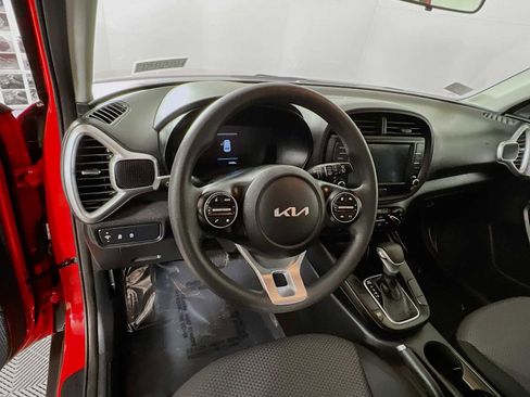 Used 2023 Kia Soul LX image 11
