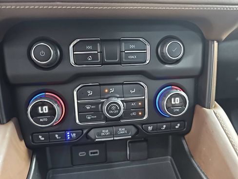 Used 2024 Chevrolet Tahoe High Country AWD/4WD image 27