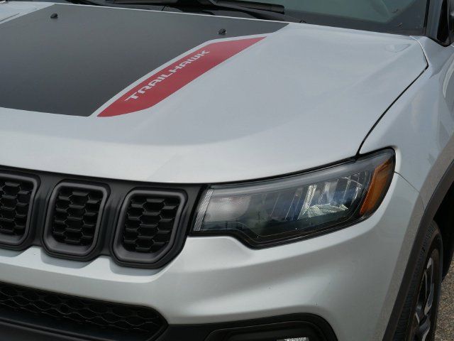 Used 2024 Jeep Compass Trailhawk AWD/4WD image 10