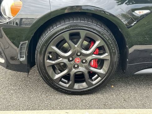 Used 2018 FIAT 124 Spider Abarth w/ Convenience Group RWD image 10